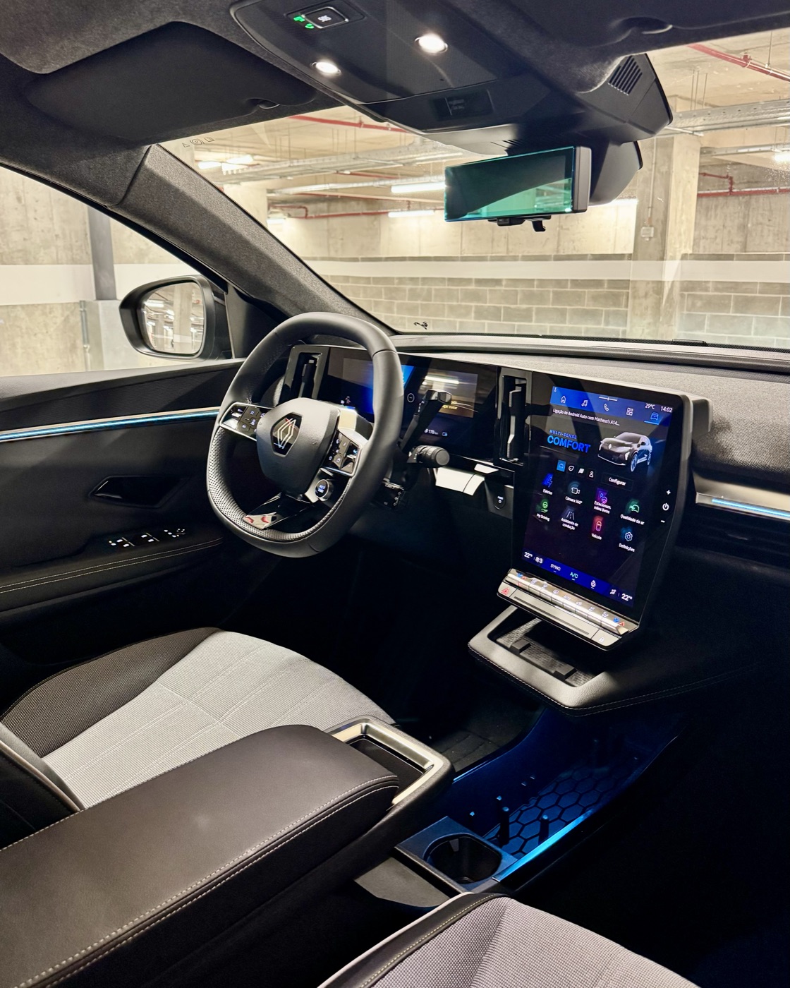 Renault Scénic E-Tech — interior e ecrã central