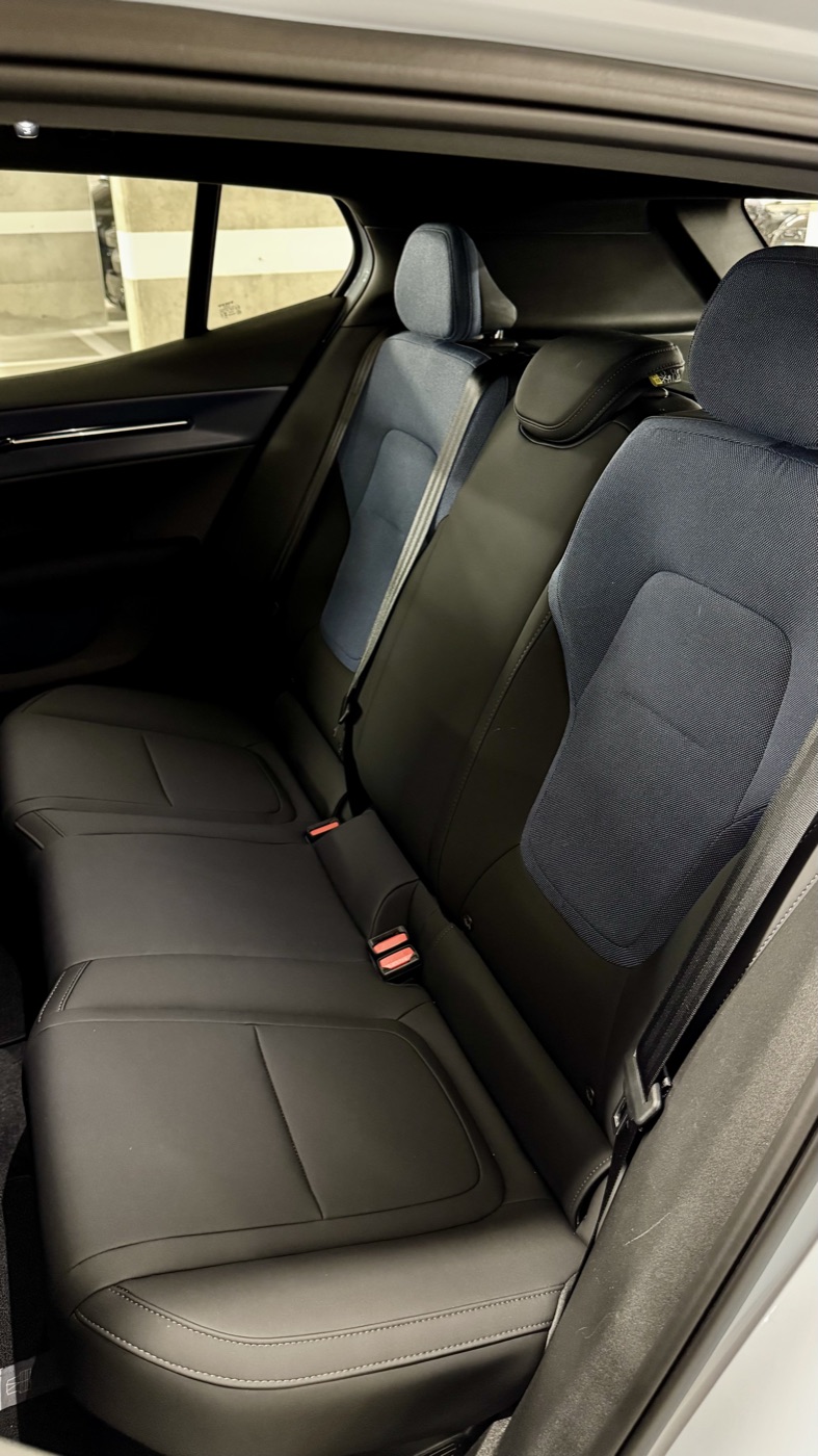Volvo EX30 — bancos traseiros