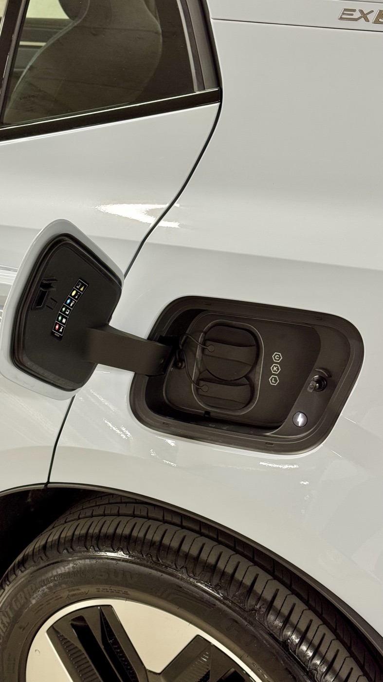 Volvo EX30 — tomada de carregamento